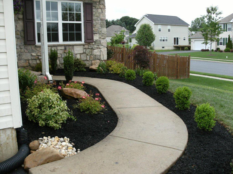 Frontyard landscaping design in Lehigh Valley by Diphillipo’s Landscaping