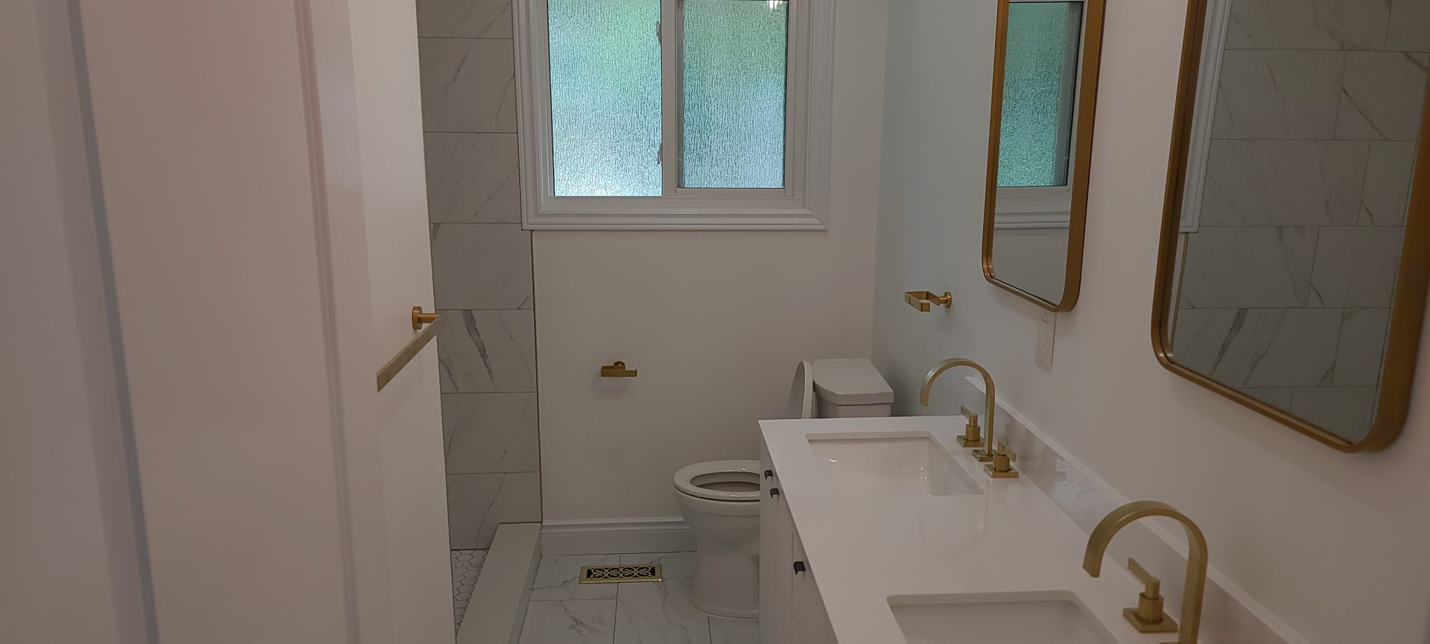 Modern Vaughan bathroom remodel by A & R Renovations Inc.